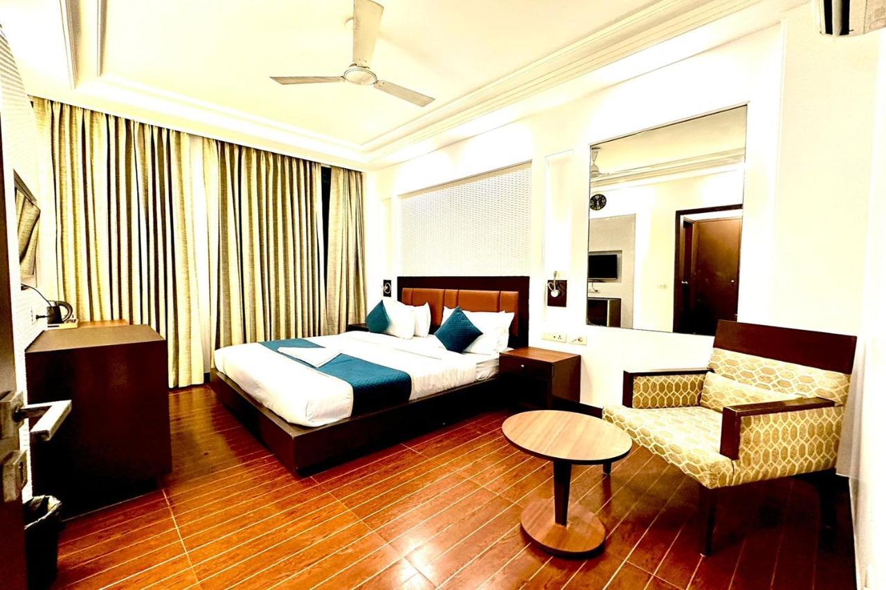 Hotel The Imperio Neu-Delhi Exterior foto