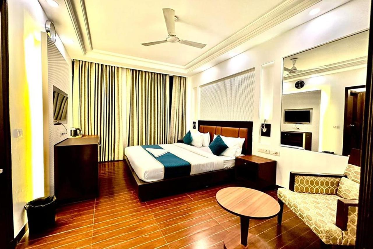 Hotel The Imperio Neu-Delhi Exterior foto